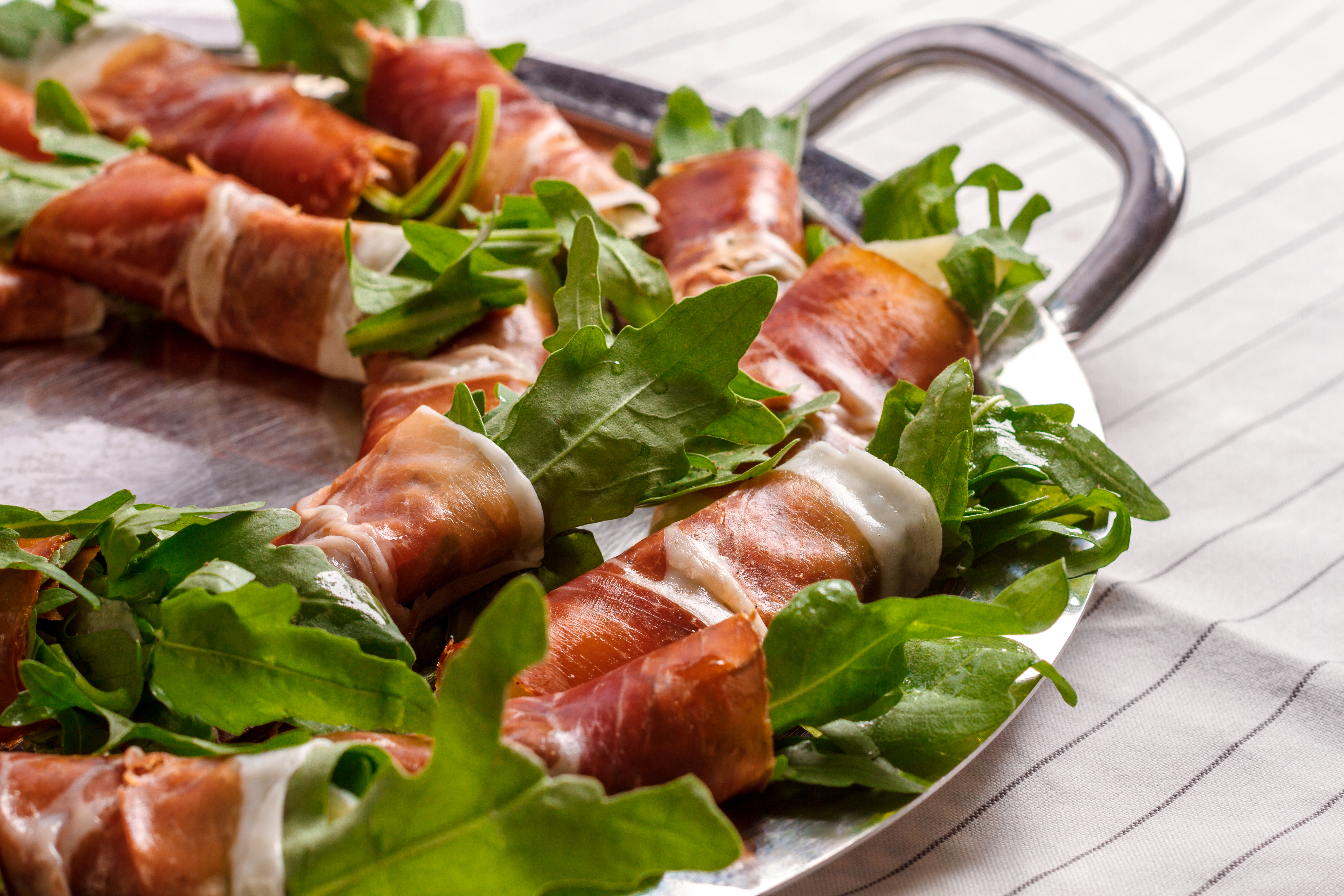 visuel roulés jambon sec Maison Loste